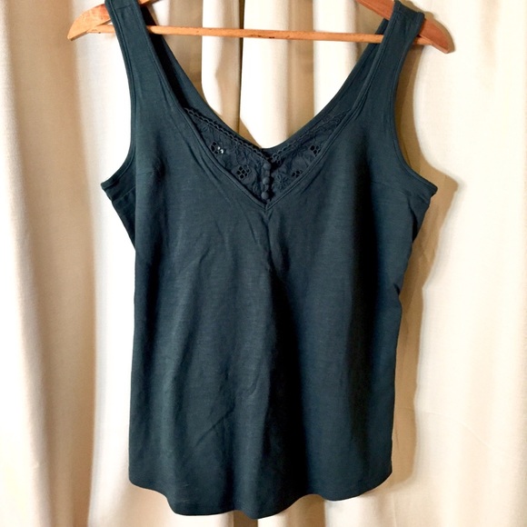 Maurices Tops - NWT maurices lace detail sleeveless top